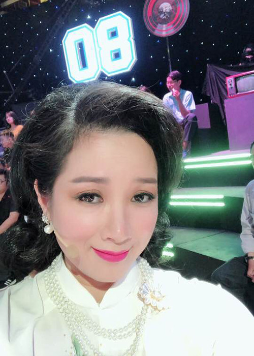 Sau đám cưới với Chế Phong, Thanh Thanh Hiền vẫn miệt mài chạy show.