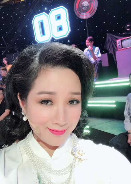 Sau đám cưới với Chế Phong, Thanh Thanh Hiền vẫn miệt mài chạy show.