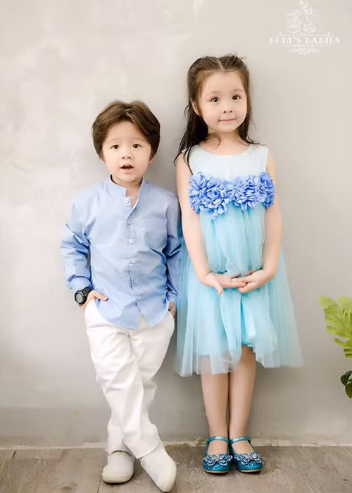 Con trai và con gái lai Tây của hot girl Elly Trần cũng lớn phổng phao chỉ sau một năm.