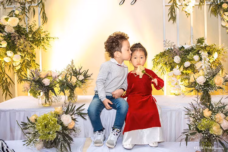 Là nhóc tì nhà sao Việt Tuấn Hưng, bé Su Hào và bé Son nhận được sự chú ý của đông đảo người hâm mộ Tuấn Hưng.