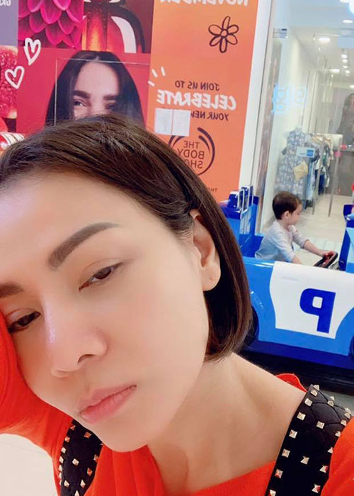 Không lộ diện hoàn toàn, quý tử lai Tây của Thu Minh và doanh nhân người Hà Lan lại càng được truyền thông và khán giả săn đón.