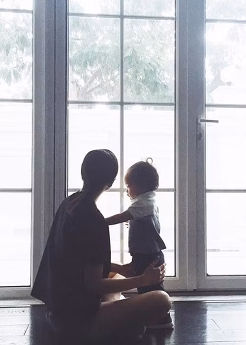 Dường như Hà Tăng không muốn bỏ lỡ bất kì khoảnh khắc nào của con trong những năm tháng đầu đời.