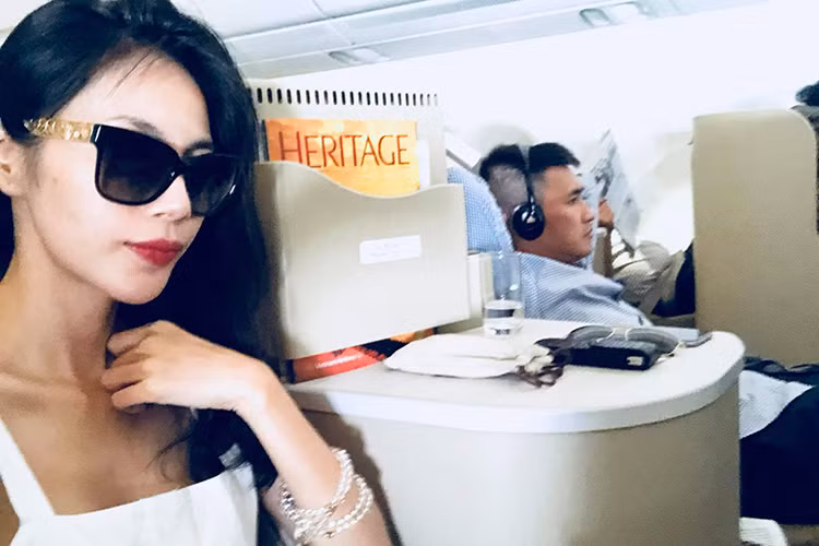 Tính đến nay, Thủy Tiên và Công Vinh đã có 10 năm bên nhau nhưng tình cảm của cặp đôi này lúc nào cũng mặn nồng.