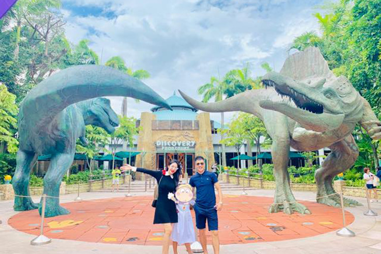 Không chỉ đáng yêu, con gái Thủy Tiên còn sở hữu vóc dáng cao ráo ở độ tuổi lên 6.