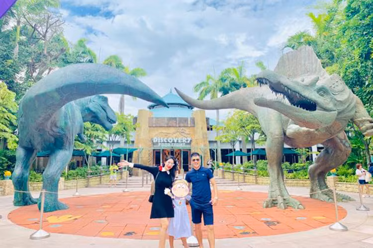 Không chỉ đáng yêu, con gái Thủy Tiên còn sở hữu vóc dáng cao ráo ở độ tuổi lên 6.