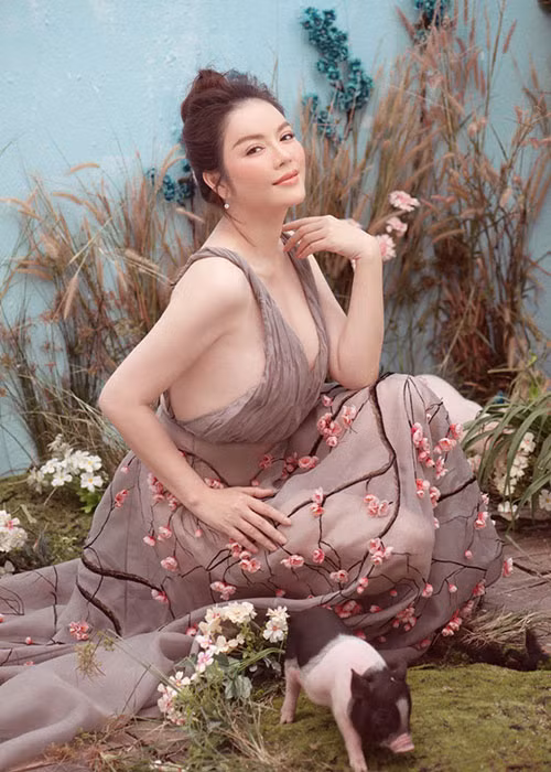 Tháng 6/2017, Lý Nhã Kỳ lại tấm tắc khen bạn trai đáng yêu, có duyên, hiền lành, trầm tính và kiên nhẫn. Ảnh: Vietnamnet