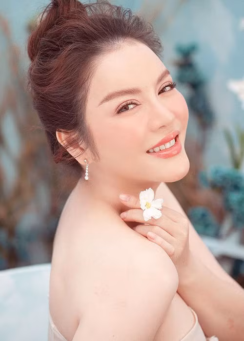 Nữ diễn viên phim “Mùa hè lạnh” cho biết thêm bạn trai của cô chững chạc, tế nhị. Ảnh: Tiền Phong