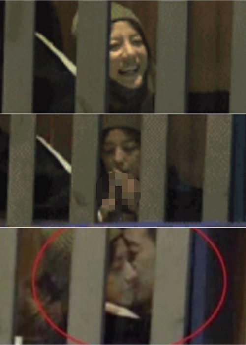 Mới đây, Triệu Vy bất ngờ lộ clip được cho là hôn đạo diễn Lý Phi ở nhà hàng. Vì nữ diễn viên đã kết hôn nên clip khiến cô vướng tin đồn ngoại tình. Ảnh: Sina