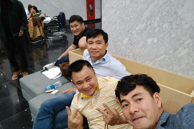 Như mọi năm, các nghệ sĩ tập luyện từ tối muộn đến sáng hôm sau.