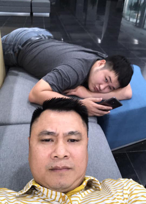 Tự Long cũng chăm chỉ cập nhật hình ảnh hậu trường tập luyện.