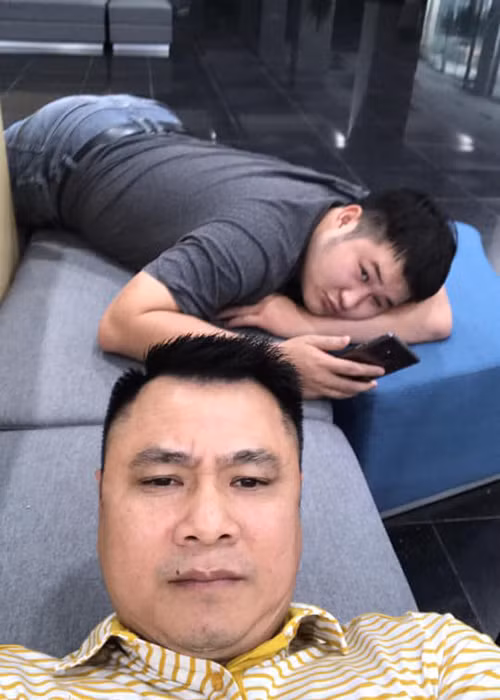 Tự Long cũng chăm chỉ cập nhật hình ảnh hậu trường tập luyện.