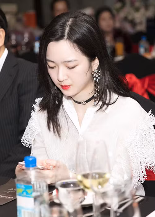 Tiểu thư nhà Giáng My chỉ xuất hiện trước công chúng trong những sự kiện quan trọng của gia đình.