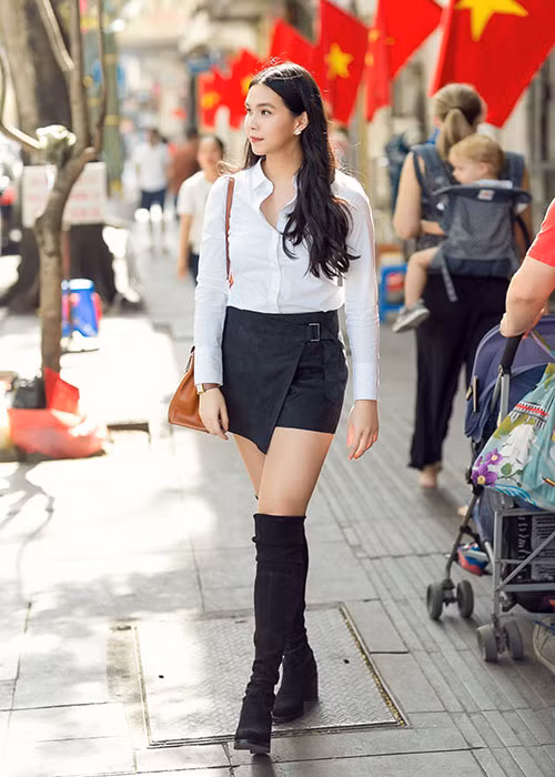 Thùy My học về truyền thông ở Mỹ. Theo thông tin, cô thông thạo tiếng Anh, Pháp, Nga và Trung Quốc. Bên cạnh đó, Thùy My còn khả năng viết về thời trang, thiết kế website.