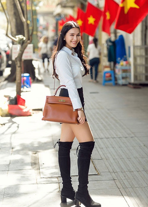 Giống Anh Sa, Thùy My cũng không bước chân vào showbiz mà lại chọn con đường học vấn để chứng tỏ khả năng.