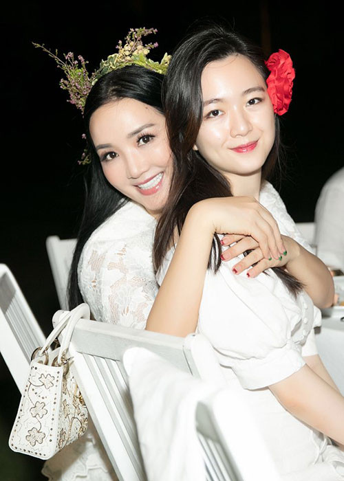 Nhiều năm nay, Giáng My nuôi con một mình và mãi đến năm 2016, Hoa hậu Đền Hùng mới công khai danh tính bố của con gái.