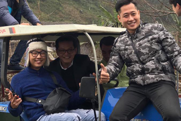 Nhiều nghệ sĩ như Công Lý, Hoàng Hải, Thu Hà đã đến dự tiệc cưới của Trung Hiếu tại Sơn La.