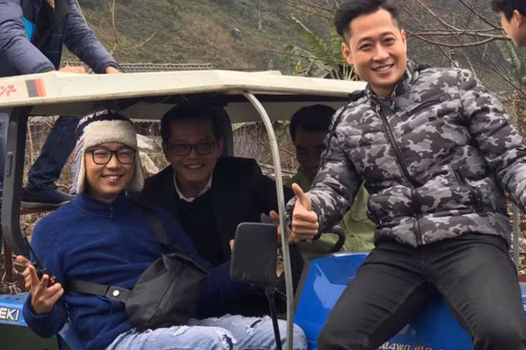 Nhiều nghệ sĩ như Công Lý, Hoàng Hải, Thu Hà đã đến dự tiệc cưới của Trung Hiếu tại Sơn La.