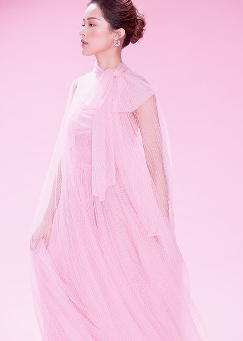 Nhan sắc của Hạ Vi ngày càng đẹp mặn mà.