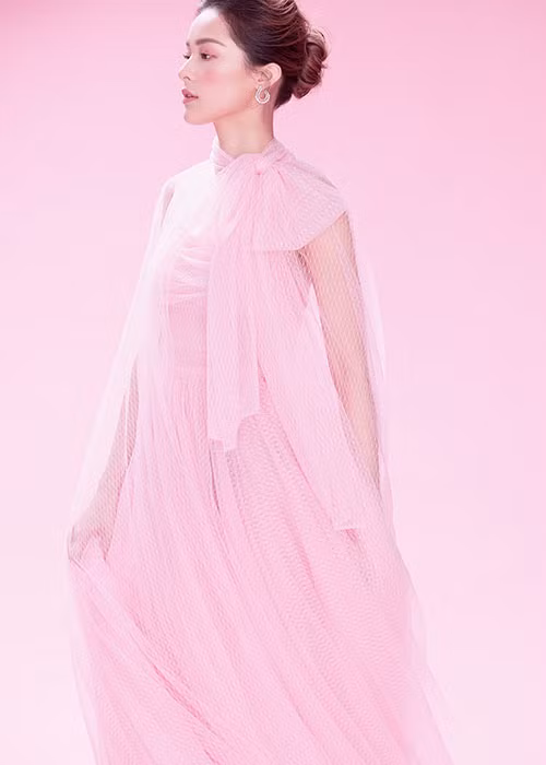 Nhan sắc của Hạ Vi ngày càng đẹp mặn mà.