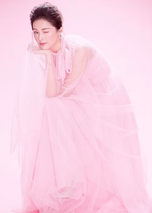 Khoảnh khắc cô nàng tạo dáng nhí nhảnh trong vai trò người mẫu ảnh.