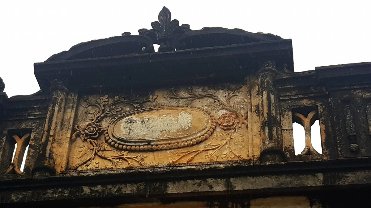 Cuoc song kho tin cua gia dinh giau co xu Lang trong biet thu Phap co-Hinh-3