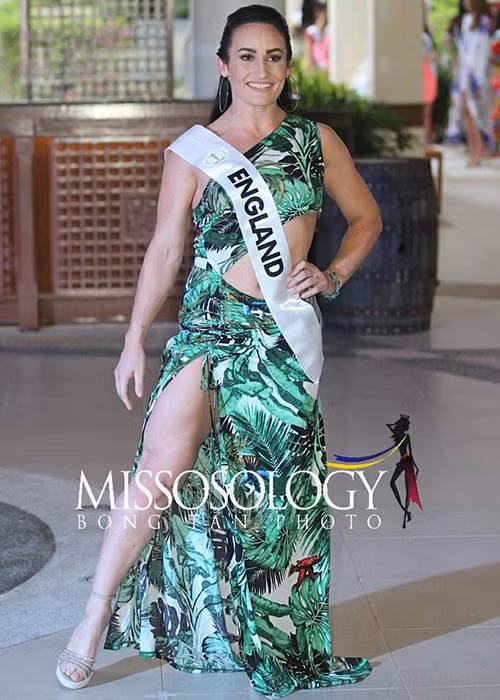 Với vòng eo 68, Sarah được cho là thí sinh có vòng eo lớn nhất cuộc thi.