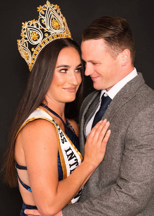 Đối thủ của Ngân Anh đi thi hoa hậu để chứng minh cơ bắp vẫn được coi là đại diện của vẻ đẹp nữ tính.