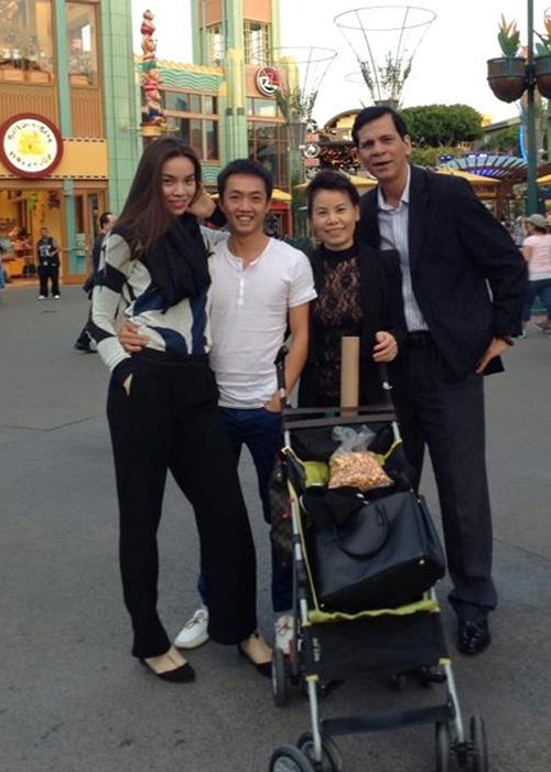 Cường Đô la hiện tại chỉ giữ một số hình ảnh Hồ Ngọc Hà trên trang cá nhân của mình. Trong đó, đa phần các bức ảnh là khoảnh khắc Hà Hồ bên con trai hay khoảnh khắc anh và vợ cũ bên con trai. Ảnh: Gia đình Việt Nam