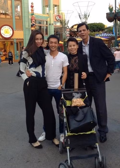 Cường Đô la hiện tại chỉ giữ một số hình ảnh Hồ Ngọc Hà trên trang cá nhân của mình. Trong đó, đa phần các bức ảnh là khoảnh khắc Hà Hồ bên con trai hay khoảnh khắc anh và vợ cũ bên con trai. Ảnh: Gia đình Việt Nam