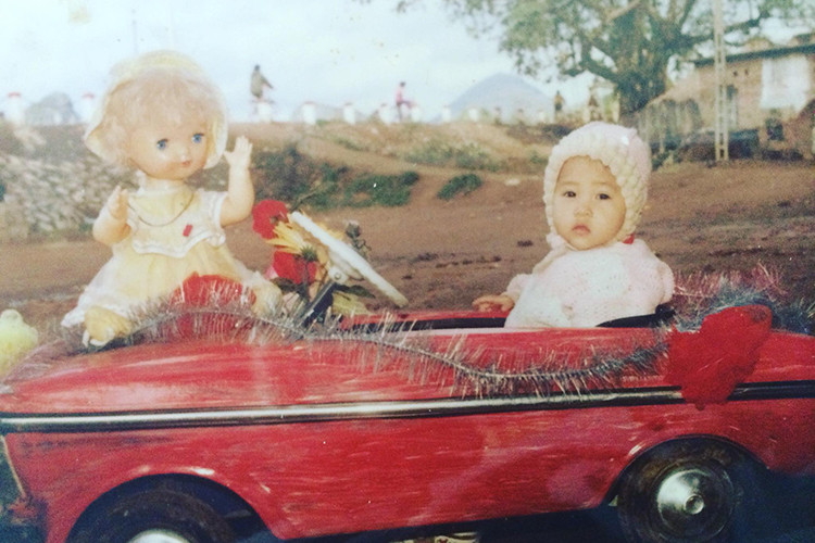 Nữ ca sĩ đến từ Lạng Sơn này sinh năm 1989. Từ nhỏ, cô vốn dĩ đã xinh xắn.