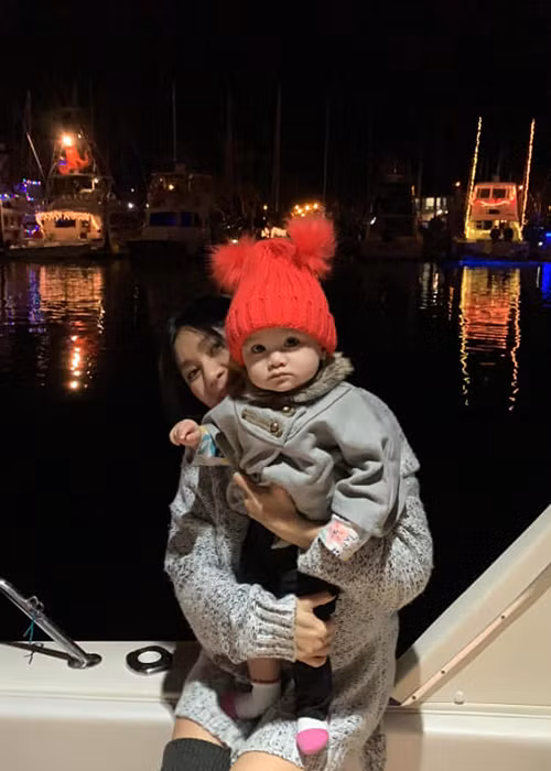 Năm 2018, Y Phụng tận hưởng niềm hạnh phúc lần đầu tiên làm mẹ khi con gái chào đời.