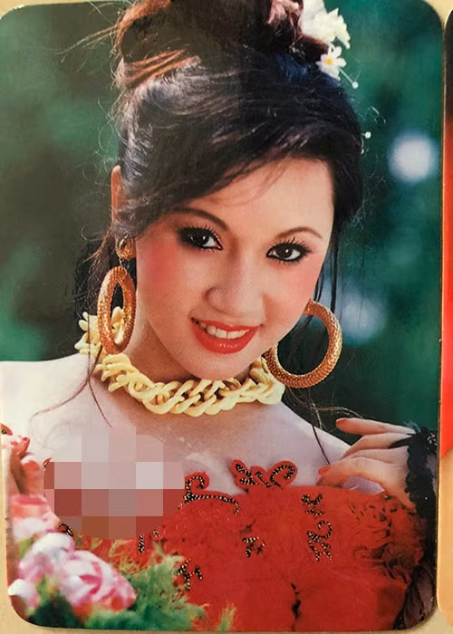  Y Phụng là mỹ nhân nổi tiếng vào những năm của thập niên 90 với nhiều danh xưng như “biểu tượng gợi cảm”, “người đẹp gợi cảm.