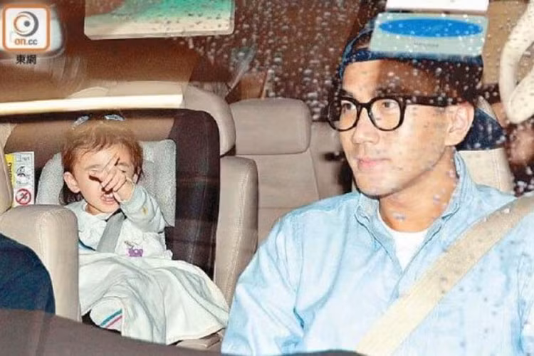 Con gái của Dương Mịch sống cùng ông bà nội ngay từ khi còn nhỏ.