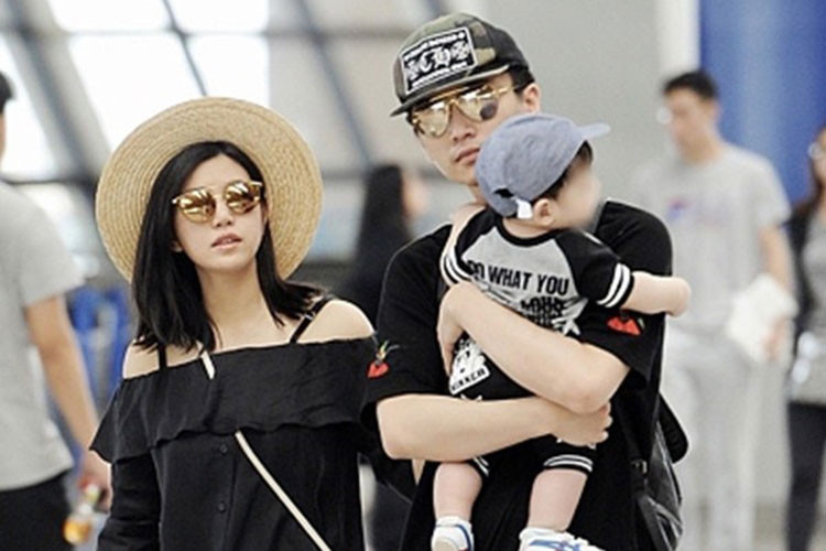 Trần Hiểu - Trần Nghiên Hy chào đón con trai đầu lòng Tiểu Tinh Tinh vào năm 2016.