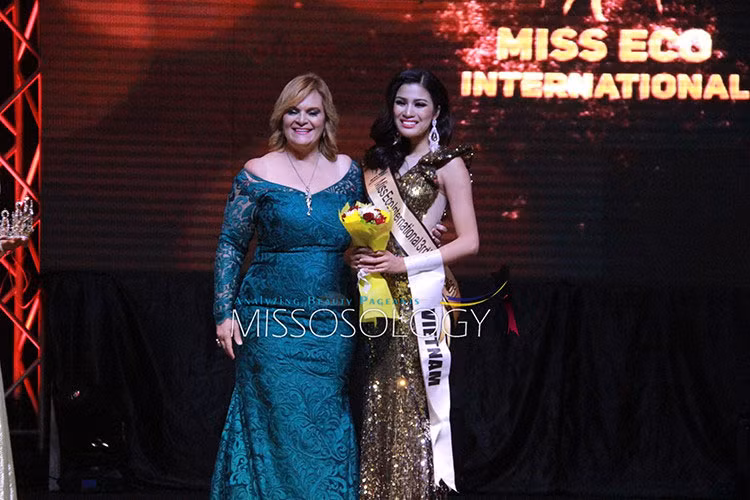 Nguyễn Thị Thành là một trong số những mỹ nhân Việt thi nhan sắc quốc tế mà không được cấp phép. Khi về nước, Nguyễn Thị Thành bị phạt 22,5 triệu đồng và không được công nhận giải Á hậu 3 cuộc thi Hoa hậu Môi trường Quốc tế 2017. Ảnh: Missosology