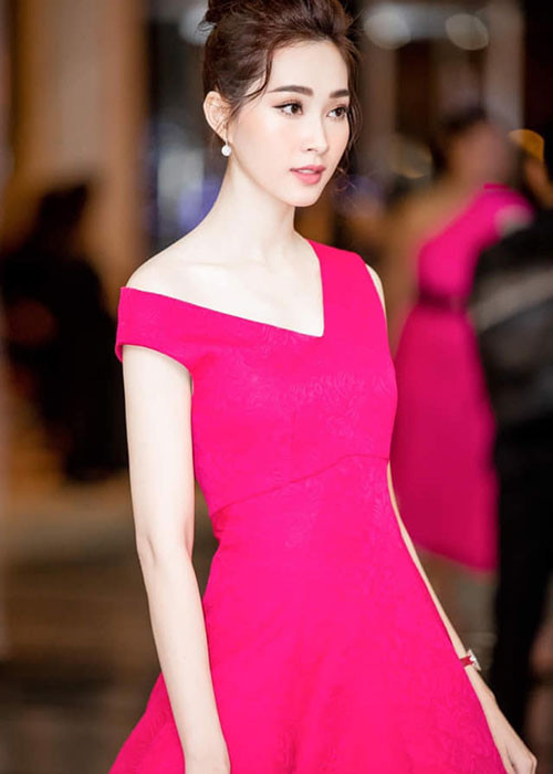 Lê Âu Ngân Anh bất chấp thi chui trong khi đó Đặng Thu Thảo lại chẳng mặn mà với đấu trường nhan sắc quốc tế. Năm 2013 và 2014, cô từ chối tham gia Hoa hậu Thế giới vì nhiều lý do như chưa chuẩn bị tinh thần hay muốn ưu tiên việc học. Ảnh: FBNV