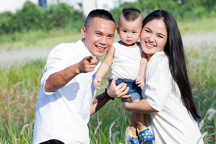 Tú Dưa và Lam Trang đến nay có một cậu con trai chung kháu khỉnh. Ảnh: Zing