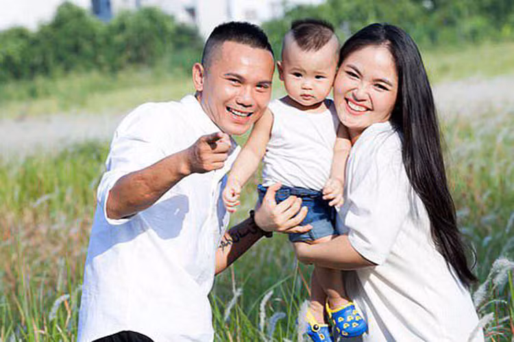 Tú Dưa và Lam Trang đến nay có một cậu con trai chung kháu khỉnh. Ảnh: Zing