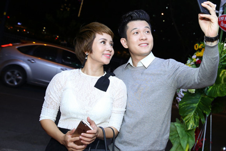 Ngọc Khanh là cựu thành viên nhóm nhạc V-Music và kém Thúy Hiền đến 10 tuổi. Ảnh: Zing