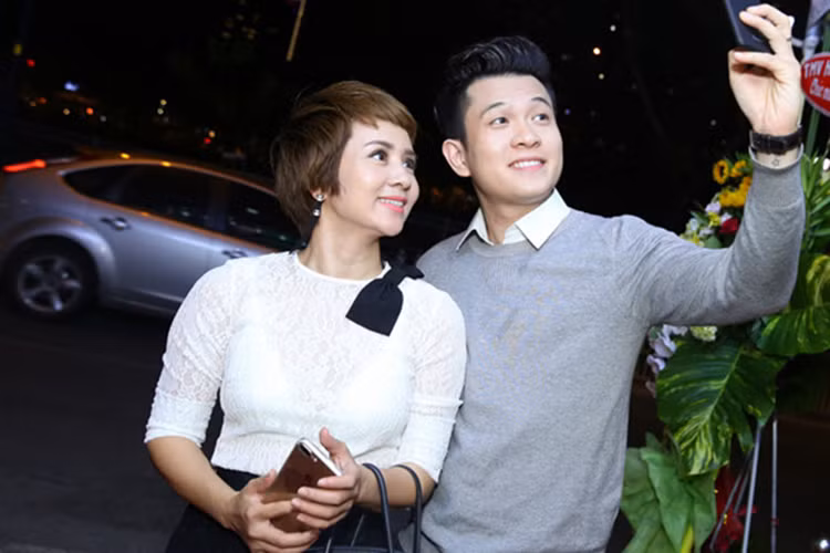 Ngọc Khanh là cựu thành viên nhóm nhạc V-Music và kém Thúy Hiền đến 10 tuổi. Ảnh: Zing