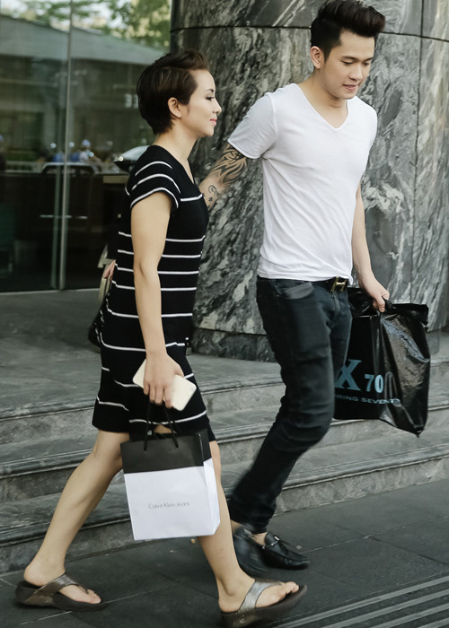 Trước nghi vấn tình cảm với Thúy Hiền, Ngọc Khanh chỉ cười trừ và không lên tiếng phủ nhận. Ảnh: Gia đình Việt Nam