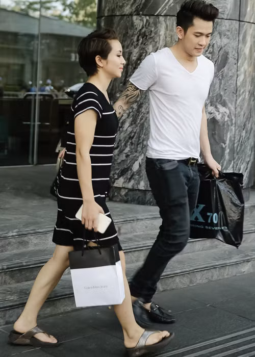 Trước nghi vấn tình cảm với Thúy Hiền, Ngọc Khanh chỉ cười trừ và không lên tiếng phủ nhận. Ảnh: Gia đình Việt Nam