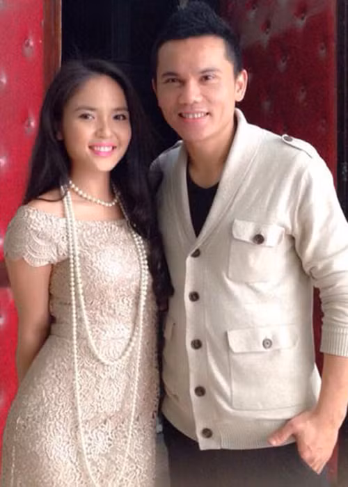 Năm 2014, nam ca sĩ kết hôn với ca sĩ kém anh đến 10 tuổi tên Lam Trang. Ảnh: Khám phá