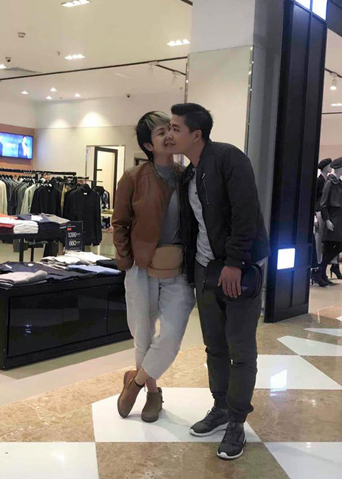 Gần đây, vợ cũ của Tú Dưa liên tục đăng tải tình cảm bên một người đàn ông có tài khoản Facebook là "Dung Tom". Ảnh: Người lao động