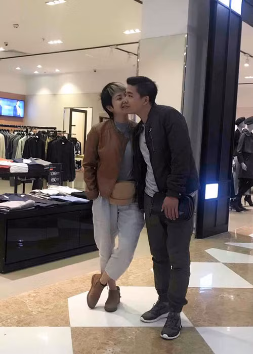 Gần đây, vợ cũ của Tú Dưa liên tục đăng tải tình cảm bên một người đàn ông có tài khoản Facebook là "Dung Tom". Ảnh: Người lao động