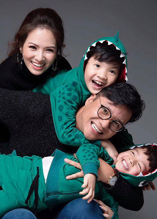 Trải qua một lần đò, MC Đan Lê tái hôn với đạo diễn Khải Anh. Cặp đôi hiện có hai cậu con trai kháu khỉnh. Ảnh: FBNV