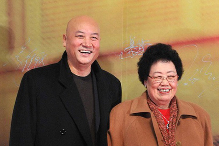 Gần 30 năm bên nhau, đôi vợ già chồng trẻ chưa một lần to tiếng. Theo thông tin, khối tài sản của bà Trần Lệ Hoa phần lớn để lại cho Trì Trọng Thụy. Ảnh: Vietnamnet