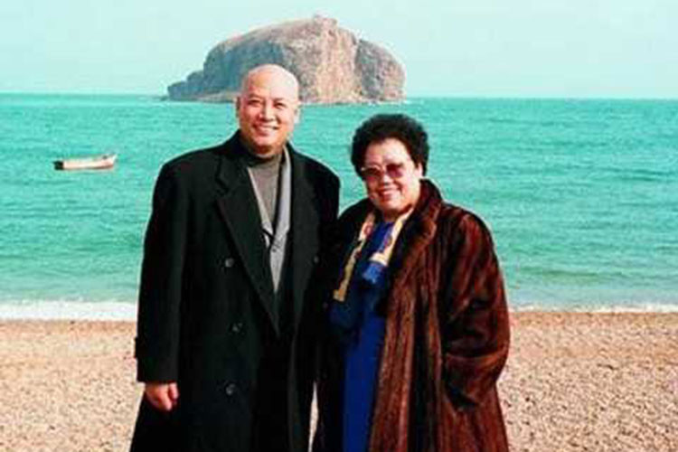 Trì Trọng Thụy - người đóng Đường Tăng trong phim "Tây Du Ký" phiên bản 1986 cũng lấy vợ đại gia - tỷ phú Trần Lệ Hoa. Ảnh: VTC