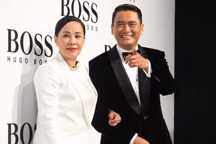 Vo dai gia giau “nut do do vach” cua dan sao nam Hoa ngu