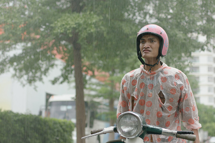 Ngoài dàn nhân vật chính, “Cua lại vợ bầu” còn có những nhân vật phụ không kém phần hài hước, dí dỏm như ba mẹ của Nhã Linh (NSƯT Hữu Châu – Lê Giang), bạn thân của Trọng Thoại – Tuấn (Mạc Văn Khoa).